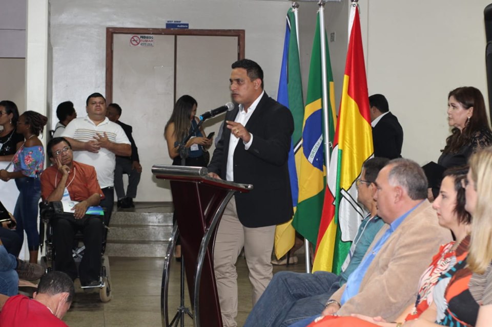 Secretário participa da conferência Estadual de Saúde.